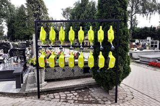 Wypożyczalnia konewek ruszyła na cmentarzu komunalnym w Nowym Sączu 