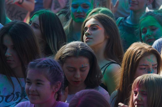 Lublin: Festiwal Kolorów 2018. Kolory Holi wystrzeliły w powietrze!