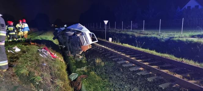 Zderzenie busa i pociągu pod Poznaniem. Są ranni!