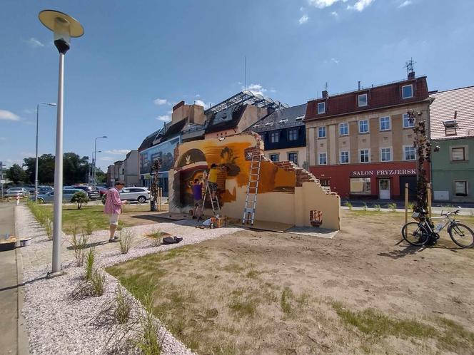 Jelenia Góra upamiętnia Powstańców Warszawskich. Zobacz piękny powstańczy mural 