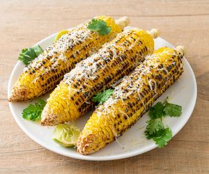 Zaskocz gości ciekawym dodatkiem do grilla. Kukurydza z masłem limonkowo-miodowym