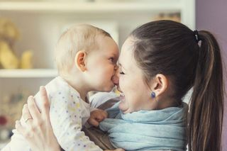 Dziecko bije lub gryzie? Ta popularna reakcja rodziców może tylko pogorszyć sytuację