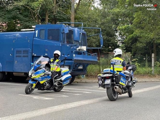 Policja zabezpiecza mecz GKS Katowice - Radomiak Radom