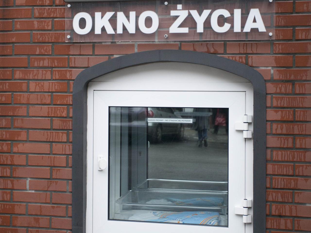 20-latek, którego znaleziono w oknie życia usłyszał zarzuty. Grozi mu 5 lat więzienia 