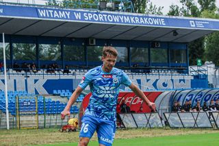 Niespełna tysiąc kibiców obejrzy mecz Hutnika z Wisłą. Stadion w opłakanym stanie