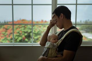 Depresja poporodowa może dotknąć zarówno matkę jak i ojca. To powszechne zjawisko - pokazują badania