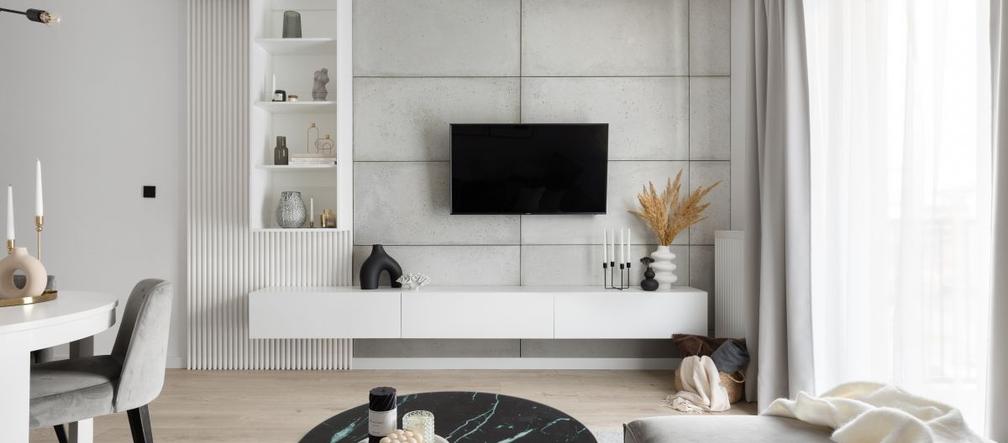 Szarość, biel i minimalizm – nowoczesne mieszkanie w Iławie