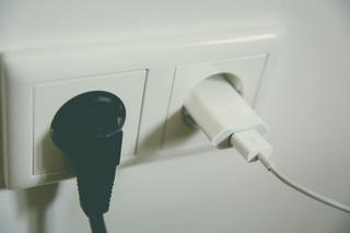 Genialny trik na oszczędzanie prądu. To daje efekt, rachunki są niższe 