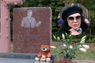 Grób Krzysztofa Krawczyka kolejny raz został okradziony. Łamiący serce apel wdowy: Szanujcie drugiego człowieka
