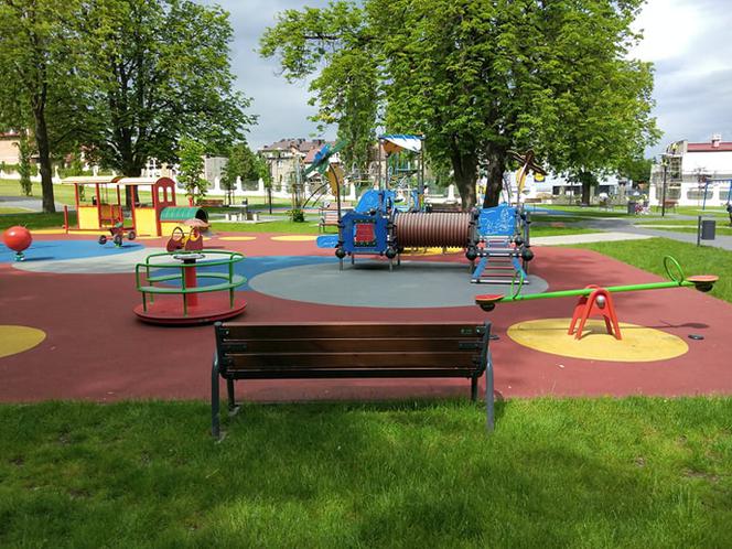 Plac zabaw w Parku Strzeleckim w Tarnowie