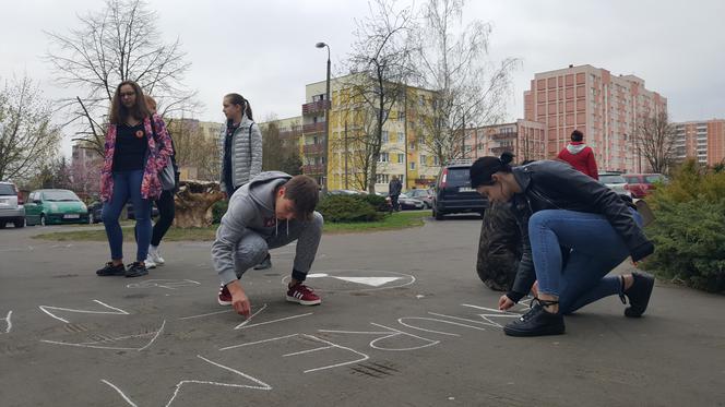 Murem za nauczycielami. Bydgoscy uczniowie wspierają belfrów w ich strajku! [ZDJĘCIA]