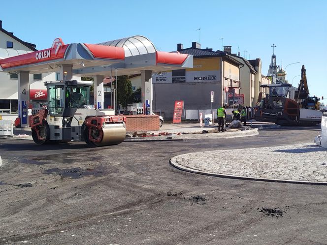 Na ul. Floriańskiej w Siedlcach powstaje nowe rondo ósemkowe i nowa nawierzchnia