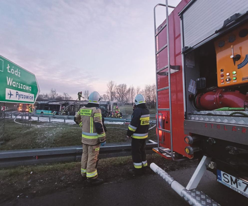 Autobus miejski zapalił się na autostradzie A4. W środku byli pasażerowie