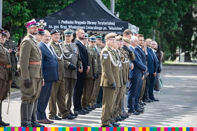 "Wakacje z WOT". Nowi Terytorialsi z Podlasia złożyli przysięgę w Białymstoku [ZDJĘCIA]