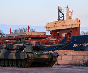 Rozładunek czołgów K2 i haubic K9