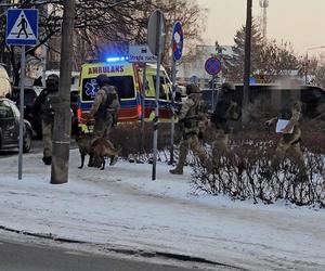 Wielka akcja antyterrorystów w Pruszkowie, padły strzały! Zatrzymano jedną osobę. W tle usiłowanie zabójstwa?