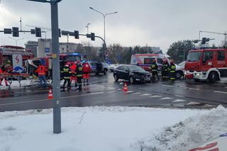 Wypadek w centrum Białegostoku. Karetka przewróciła się na skrzyżowaniu