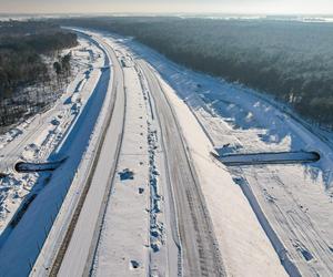 Autostrada A2 do Siedlec z lotu ptaka w ziomowej scenerii 