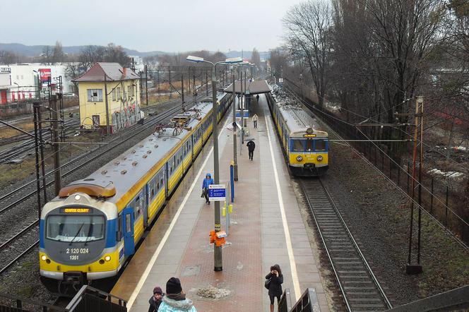 Tymczasem jak informuje Tomasz Złotoś, rzecznik SKM - przepełnione pociągi to efekt corocznych przeglądów.