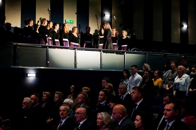 Podczas uroczystej ceremonii inauguracji nowego roku akademickiego 2024/2025 odbyła się tradycyjna immatrykulacja studentów i studentek pierwszego roku.