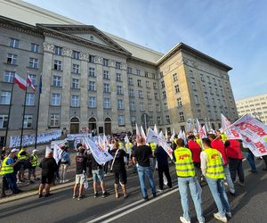 Paraliż w Katowicach. Rozpoczął się protest górników i hutników. Stal się hartuje, a rząd ją rujnuje