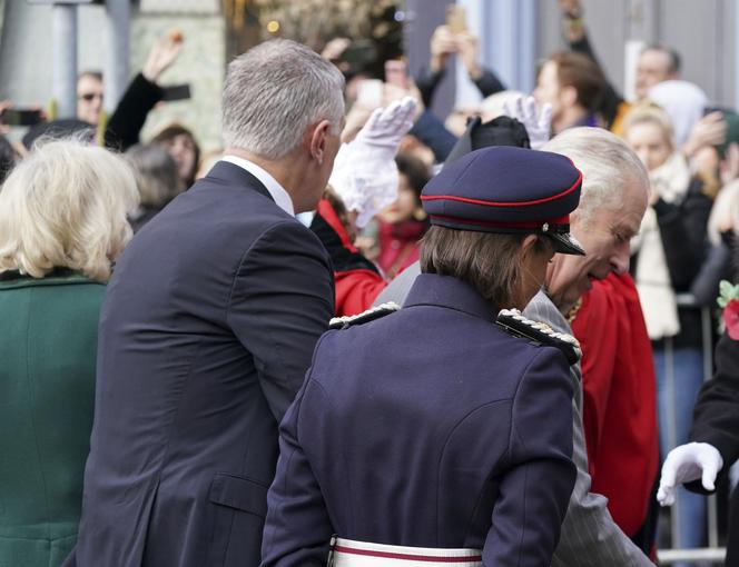 Król Karol III znów obrzucony jajkami! Skandal w rodzinie królewskiej