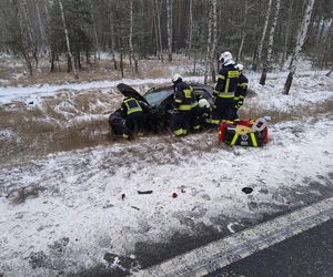 Wypadek na DK 10 w Solcu Kujawskim! Jedno z aut wylądowało w rowie [ZDJĘCIA]