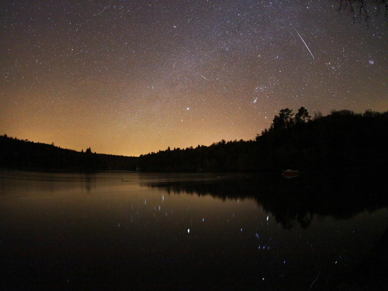 Deszcz meteorów 2022 - kiedy i gdzie oglądać w Polsce? Lirydy rozświetlą noc!