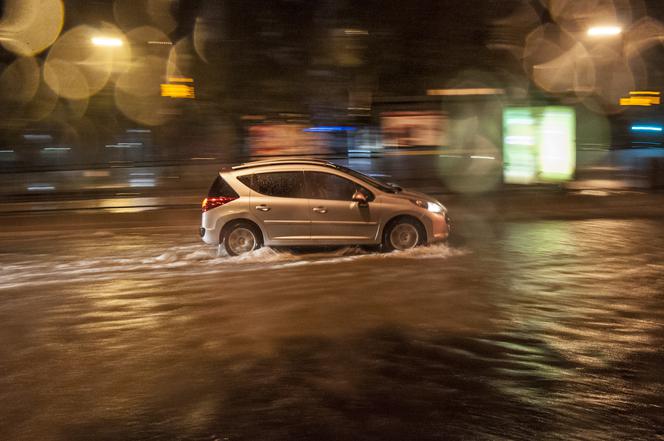 Ulewna noc w Gdańsku na zdjęciach