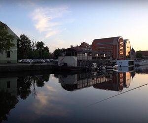 Wędkują w środku miasta i to nocą. Brda i centrum Bydgoszczy to raj dla miłośników street fishingu