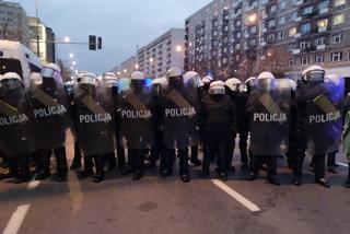 GIGANTYCZNE siły policji w Warszawie. Radiowozy z całej Polski, ogrom policjantów [ZDJĘCIA]
