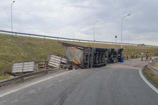 Wypadek w Elizówce koło Lublina. Kierowca został zakleszczony w pojeździe