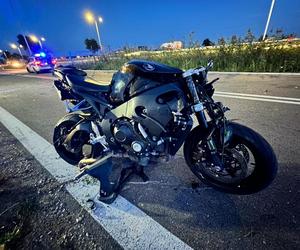 Wypadek przy S8 pod Wołominem. Motocyklista wjechał w grupę osób! W akcji śmigłowiec LPR