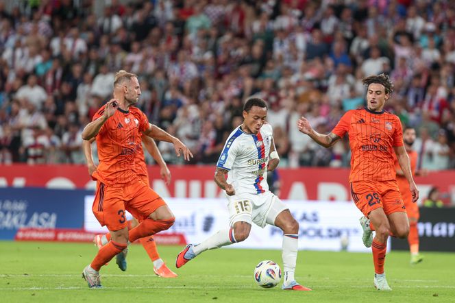 Górnik Zabrze - Termalica Nieciecza. Niesamowita atmosfera na Arenie Zabrze! Kibice Górnika dopingują swoją drużynę
