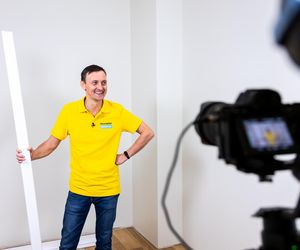 Jak samodzielnie zamontować listwy przypodłogowe. WIDEO Murator Remontuje