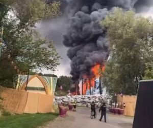 Wielki pożar na scenie głównej popularnego festiwalu. Trwa akcja gaśnicza [ZDJĘCIA]