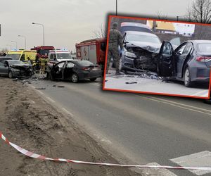 Czołowe zderzenie z udziałem radiowozu na Białołęce! Trzech policjantów w szpitalu [ZDJĘCIA]