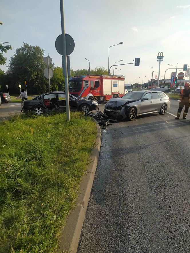 Wypadek na skrzyżowaniu ul. Czarnieckiego z ul. Folwarczną