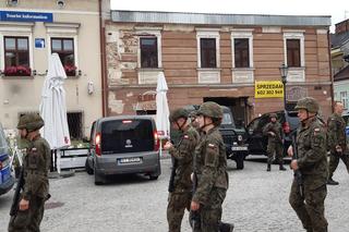 Służby na tarnowskim rynku