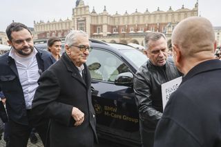 Chciał być jak Robert De Niro? Peugeotem wjechał na Rynek w Krakowie. Interweniowali strażnicy