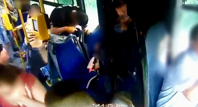 Kraków: Brutalny napad i atak maczetą w autobusie