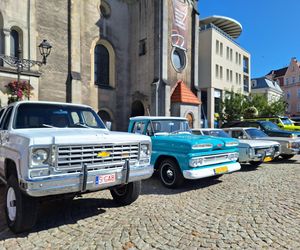 11. Zlot Pojazdów Zabytkowych. Klasyki motoryzacji opanowały Tarnowskie Góry