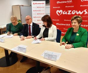 Symboliczne czeki odebrali już w Siedlcach przedstawiciele powiatów siedleckiego, sokołowskiego i węgrowskiego