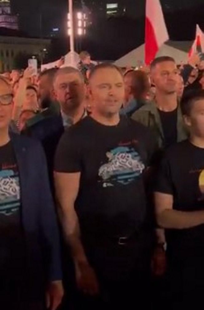 Karol Nawrocki śpiewa (nie)zakazane piosenki