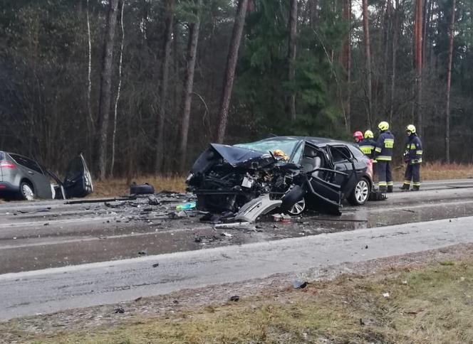 Czołowe zderzenie na Podlasiu. 5 osób rannych [ZDJĘCIA]