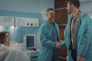 M jak miłość, odcinek 1878: Marcin (Mikołaj Roznerski), Paweł (Rafał Mroczek), Franka (Dominika Kachlik)