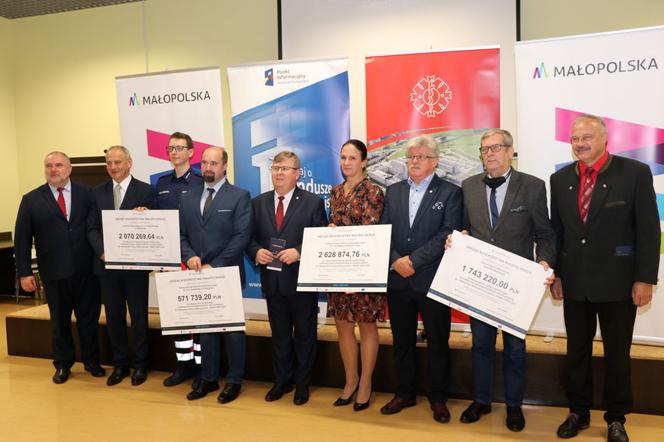 Podhale. Szpitale dostały pieniądze na zakupy karetek i sprzętu medycznego