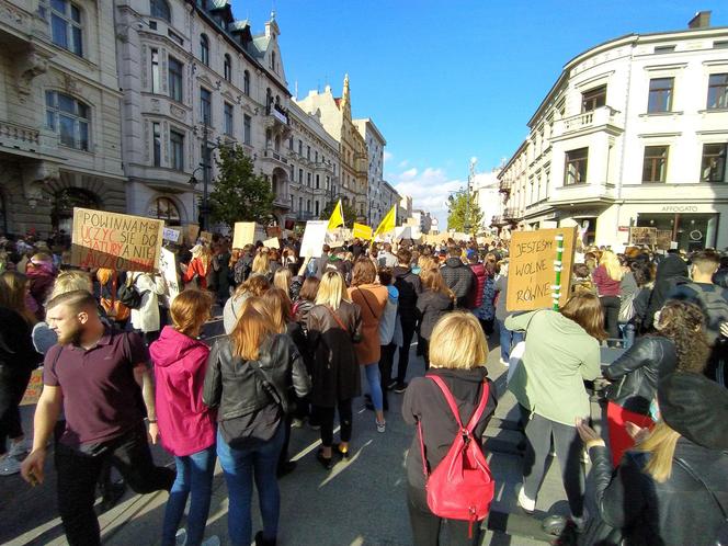 STRAJK KOBIET: w Łodzi rozpoczęły się kolejne protesty! Szykuje się BLOKADA ULIC! [28.10.2020]