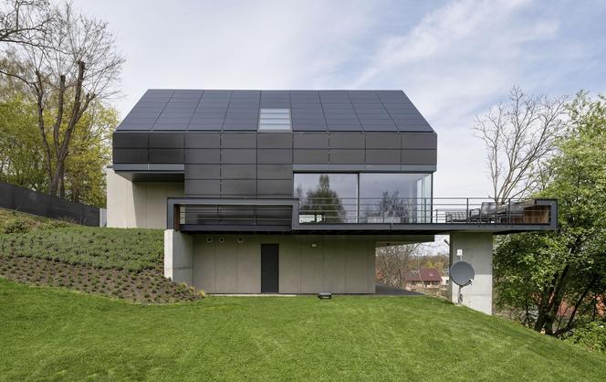 Dom solarny produkujący energię