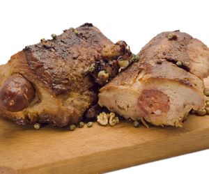 Schab nadziewany kiełbasą [świąteczny przepis na schab na ciepło i na zimno]